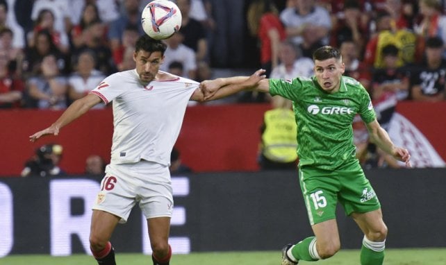 Romain Perraud im Duell mit Jesus Navas