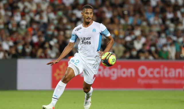 William Saliba treibt den Ball voran