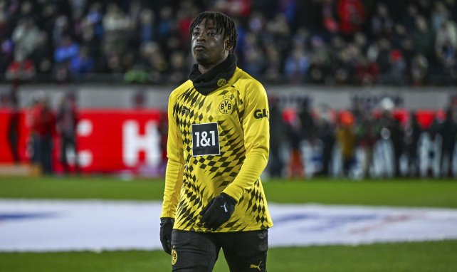 Samuel Bamba im Aufwärmdress des BVB