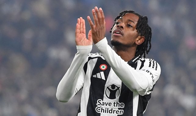 Samuel Mbangula bedankt sich bei den Fans