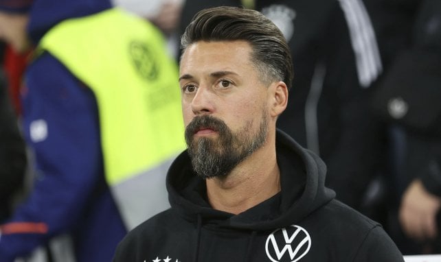 Sandro Wagner an der Seitenlinie bei einem DFB-Spiel