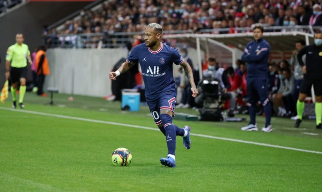 Neymar am Ball für PSG
