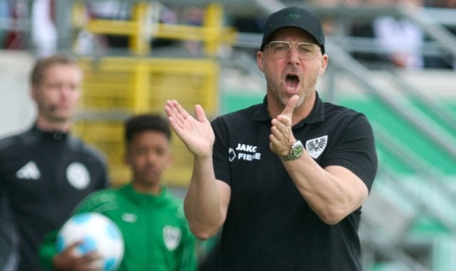 Sascha Hildmann klatscht