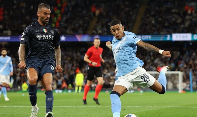Savinho für City am Ball