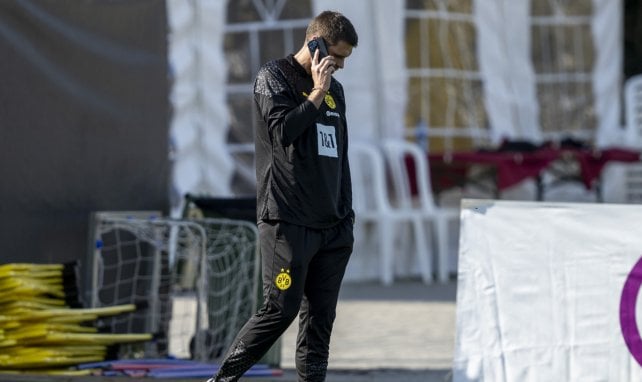 Immer nur am Handy: Sebastian Kehl