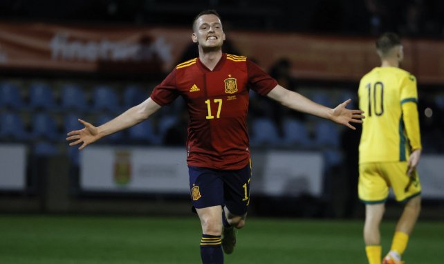 Sergio Gómez feiert einen Treffer für Spanien