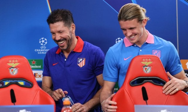 Trainer Diego Simeone und Neuzugang Conor Gallagher