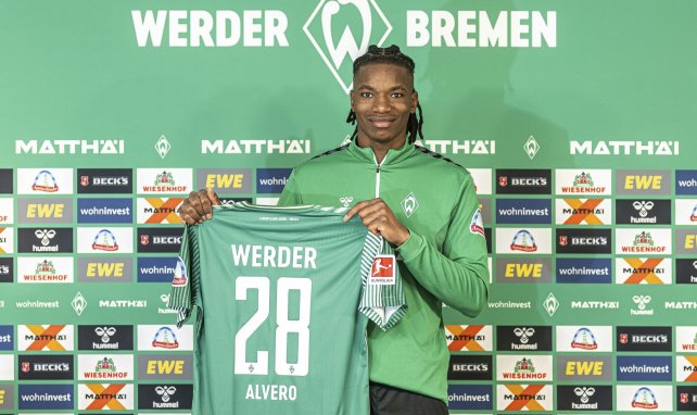 Skelly Alvero bei seiner Werder-Präsentation