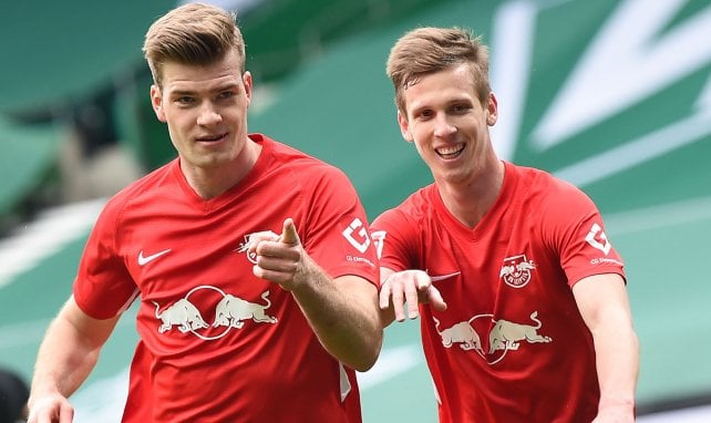 Alexander Sörloth und Dani Olmo feiern einen Treffer gegen Bremen