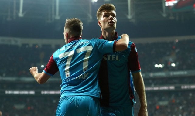 Alexander Sörloth (r.) jubelte ganze 33 Mal im Trikot von Trabzonspor