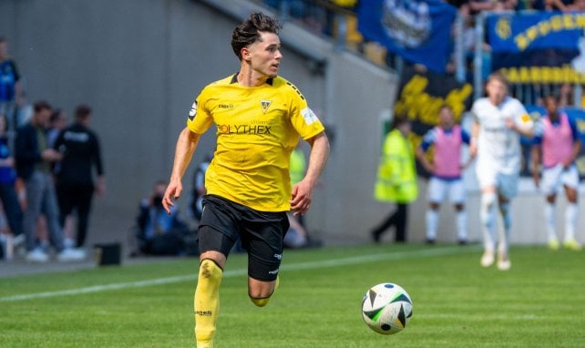 Soufiane El Faouzi am Ball für Alemannia Aachen