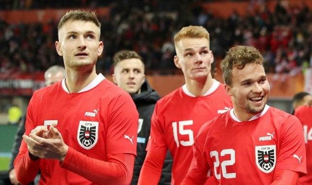 Stefan Posch, Matthias Seidl und Philipp Lienhart applaudieren