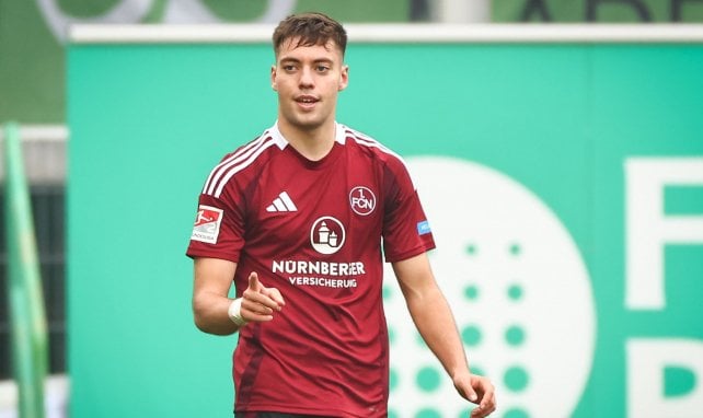 Stefanos Tzimas im Trikot des 1. FC Nürnberg