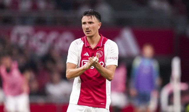 Steven Berghuis verlängert bei Ajax Amsterdam bis 2027.