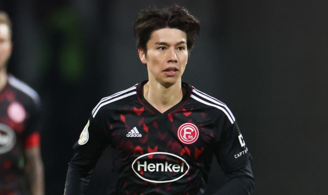 Ao Tanaka im Trikot von Fortuna Düsseldorf