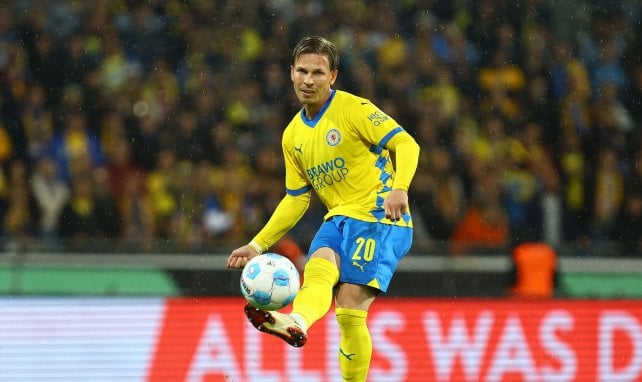 Lino Tempelmann schnibbelt