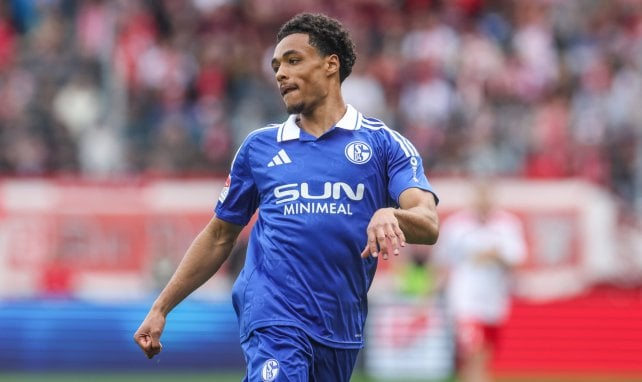 Tidiane Touré im S04-Trikot