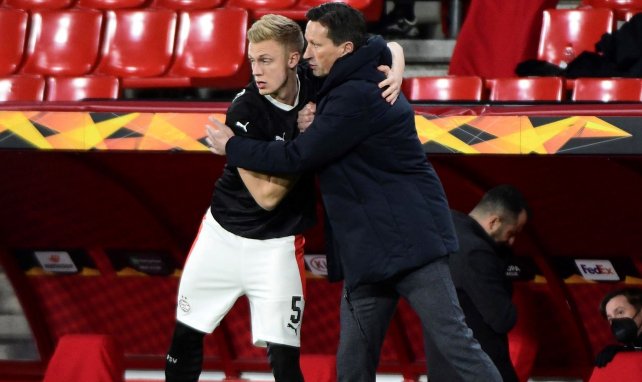Timo Baumgartl mit PSV-Trainer Roger Schmidt