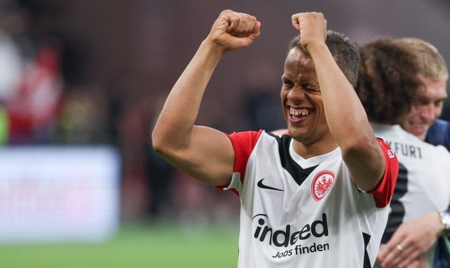 Timothy Chandler freut sich