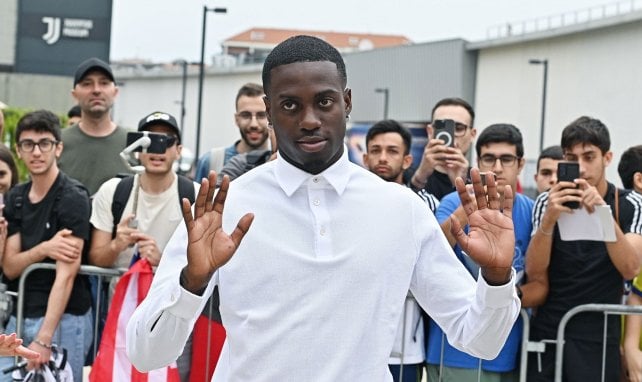 Timothy Weah grüßt
