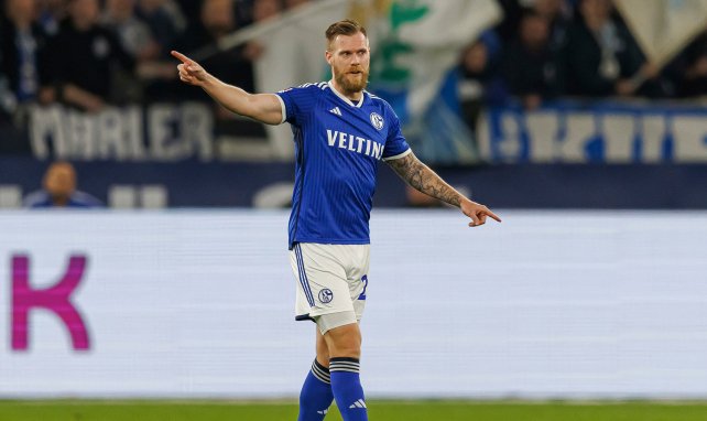 Tomas Kalas gibt Anweisungen