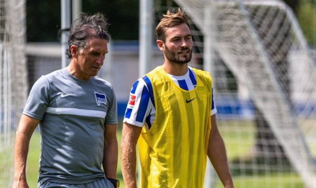 Lucas Tousart (r.) mit Hertha-Coach Bruno Labbadia