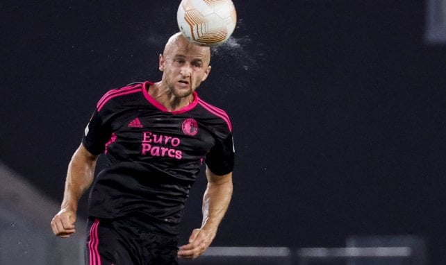  Gernot Trauner beim Kopfball