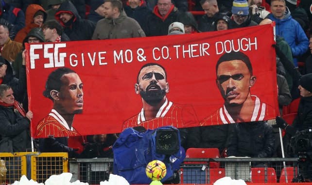 Trent Alexander-Arnold, Mohamed Salah und Virgil van Dijk haben noch immer keine neuen Verträge erhalten - und die Fans werden immer ungeduldiger.