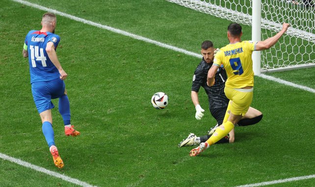 Roman Yaremchuk erzielt den Siegtreffer für die Ukraine