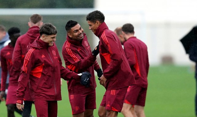 Casemiro und Raphaël Varane beim Training von Manchester United