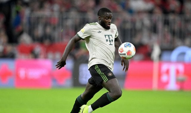 Dayot Upamecano will den Ball kontrollieren