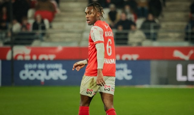 Valentin Atangana guckt sich um
