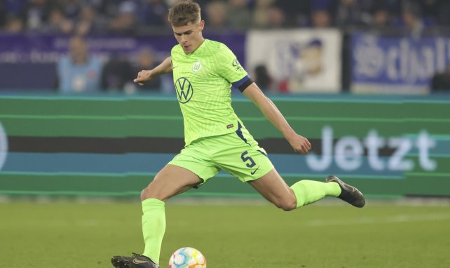 Micky van de Ven im Trikot des VfL Wolfsburg