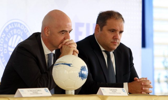 FIFA-Präsident Gianni Infantino (l.)