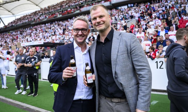 Alexander Wehrle (l.) und Fabian Wohlgemuth (r.) trinken lecker Bierchen