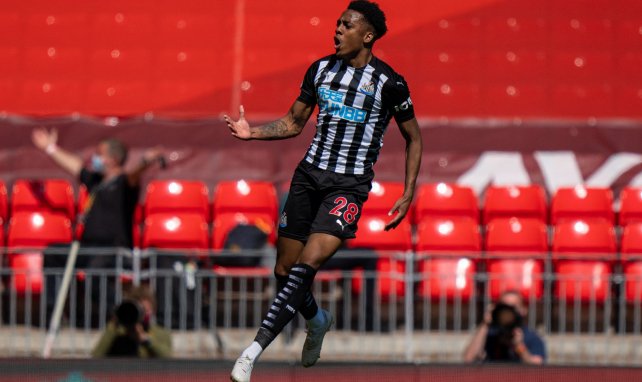 Joe Willock spielte vergangene Saison auf Leihbasis bei Newcastle