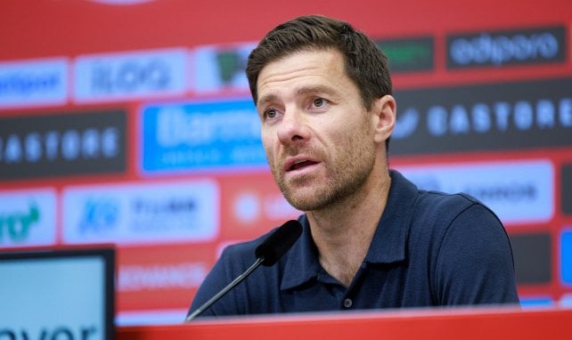 Xabi Alonso auf einer Pressekonferenz