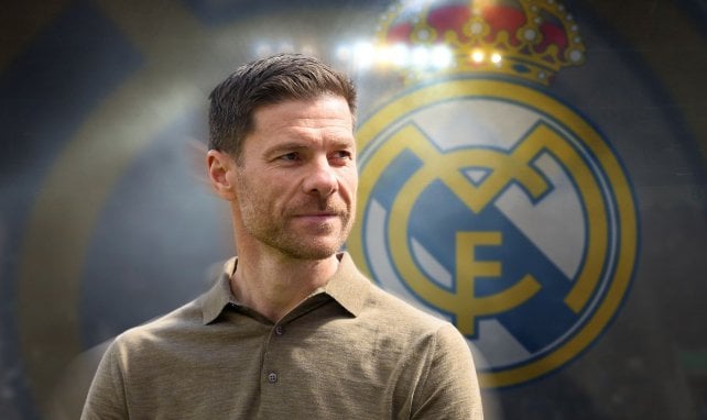 Xabi Alonso vor dem Logo von Real Madrid