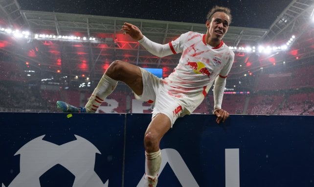 Yussuf Poulsen hüpft über die Bande