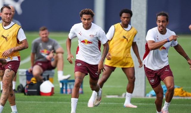 Yussuf Poulsen kämpft um den Ball im Training